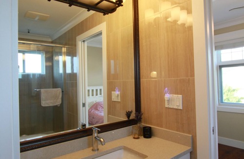 Sunset House | Cozy 3BR 3BA house, family friendly w/A/C, free parking, private patio and BBQ