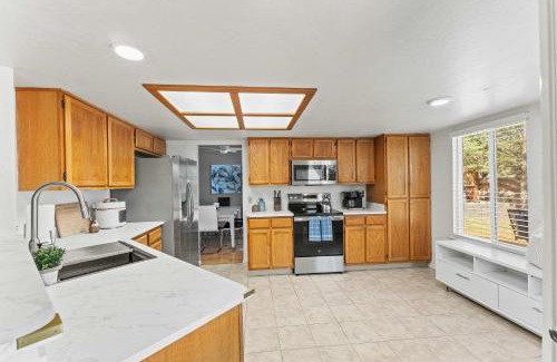 Northwest Reno House | Cozy 3BR Family Home with Patio & BBQ grill Close to Casinos and Shops