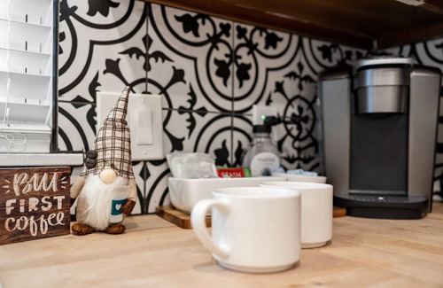 Weatherford House | Cozy 3BR with King Beds, Grill, AC, WiFi & Coffee! — Near Downtown Weatherford