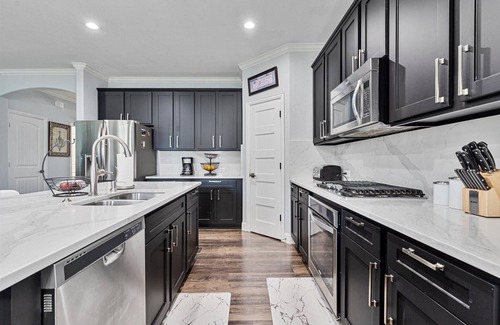 Little Elm House | Cozy 4 bedroom 3.5 bath home located in the heart of Little Elm.
