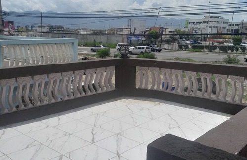 Portmore Apartment | Cozy 4-bedroom apartment in enchanting Portmore with WiFi, AC