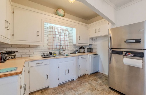 South Medford House | Cozy 4BR Home by Tufts w/Subway Access to Downtown, MIT, Harvard + Free Parking