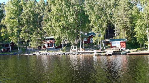 Asikkala Apartment | Cozy 4BR Lakeside Cottage with Sauna & Outdoor Grill