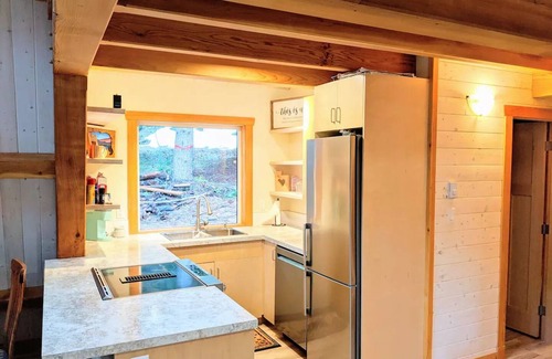 Comox Valley Cabin | Cozy A-frame Cabin Mountain Retreat with Hot Tub!
