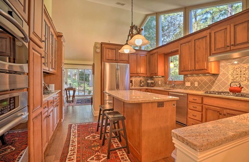 Summerville Historic District House | Cozy Abode w/Yard ~ 1 Mi to Dtwn Summerville