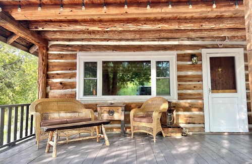 Tay Valley Cabin | Cozy all season Balderson Cabin, 20 mins from Perth Ontario!