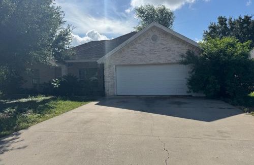 Alamo House | Cozy and close to everything