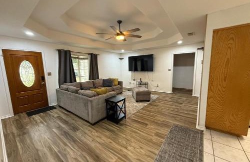 Alamo House | Cozy and close to everything