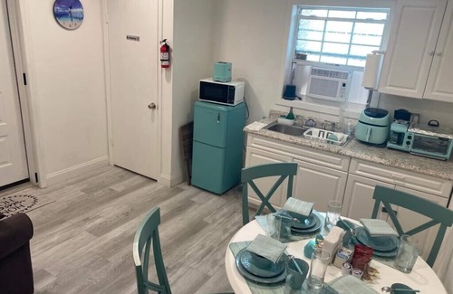 Town N County Park Apartment | Cozy and Comfy Suite - Perfect Location!