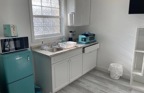 Town N County Park Apartment | Cozy and Comfy Suite - Perfect Location!