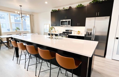 American Fork House | ✨Cozy and Modern 4BD Townhome 📺 w/86 inch Television ✨