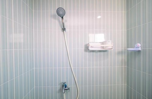 Depok Apartment | Cozy and Simple Living Studio Apartment at Cinere Resort By Travelio