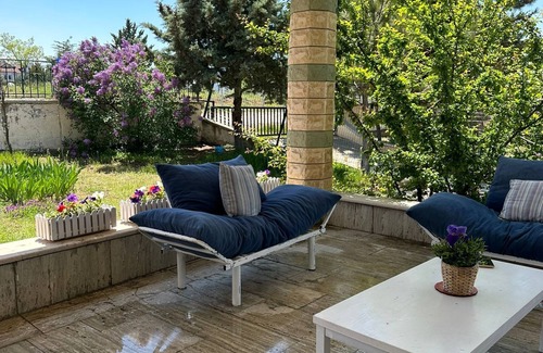 Incek Mahallesi Villa | Cozy and Spacious Villa with Fireplace
