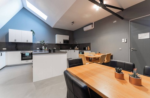 Oss House | Cozy and stylish room near Oss highlights, with free parking and fast WiFi for a comfortable and convenient stay.