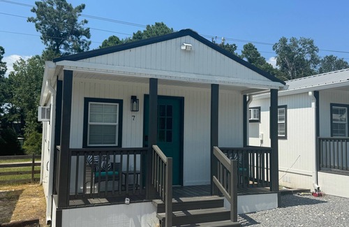 Onalaska Cabin | Cozy and updated 1 bed cabin minutes from Lake Livingston Texas!