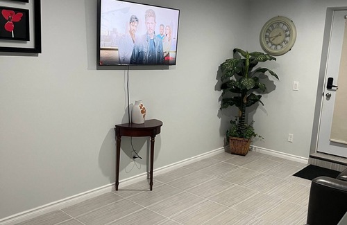 Cougar Ridge House | Cozy and very comfy 1 bedroom walk up suite near Canada olympic park, SW Calgary