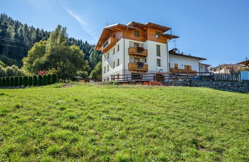 Almazzago Apartment | Cozy Apartment “Casa Penasa 1”with Mountain View, Wi-Fi & Garden