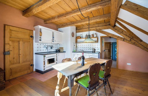 Unterammergau Apartment | Cozy Apartment "Ferienwohnung Gschwand" with Mountain View