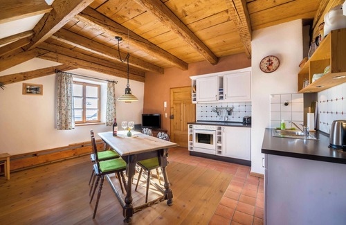 Unterammergau Apartment | Cozy Apartment "Ferienwohnung Gschwand" with Mountain View