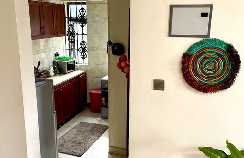 Kampala House | Cozy Apartment in Central KLA. *Unlimited Wifi, Netflix. Entire Apartment.