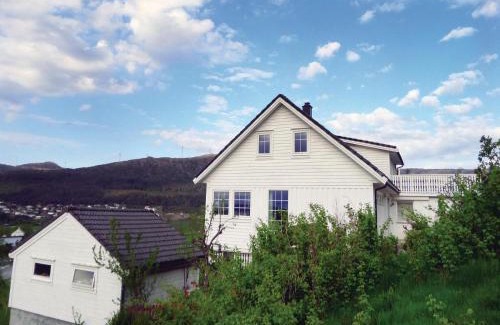 Fitjar Apartment | Cozy Apartment In Fitjar