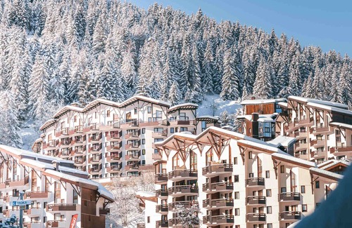 La Perriere Apartment | Cozy Apartment in La Tania – Ski-in/Ski-out, Sleeps 6, With Balcony