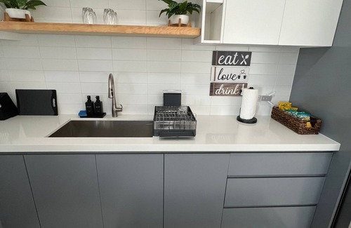 New Kingston Apartment | Cozy apartment in new Kingston w/rooftop pool, super close to A/C Marriott.