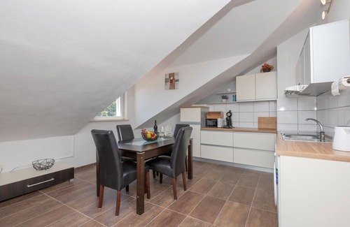 Pucisca Apartment | Cozy apartment in Pucisca with WiFi