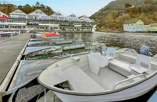 Tysnes Apartment | Cozy apartment in Uggdal with WiFi