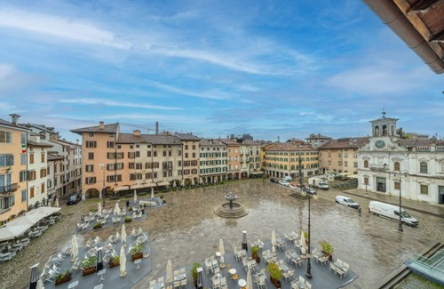 Udine Apartment | Cozy apartment of 55 sqm, able to accommodate up to 3 people, located on the third floor of a building without elevator. The location is great! In the center of Udine, overlooking Piazza Giacomo Matteotti; a few steps from the main points of interest, su