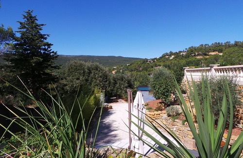 Gareoult Apartment | Cozy apartment with pool access, unobstructed view of the valley, quiet
