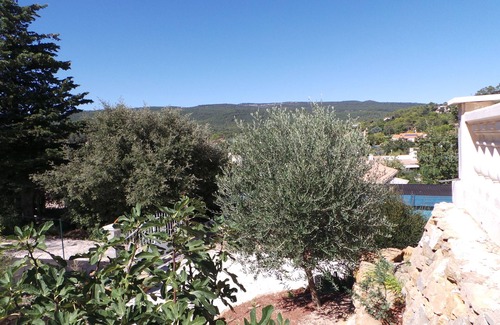 Gareoult Apartment | Cozy apartment with pool access, unobstructed view of the valley, quiet