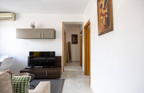 Cornella de Llobregat Apartment | Cozy Apt In Cornella 2 Mins From The Metro