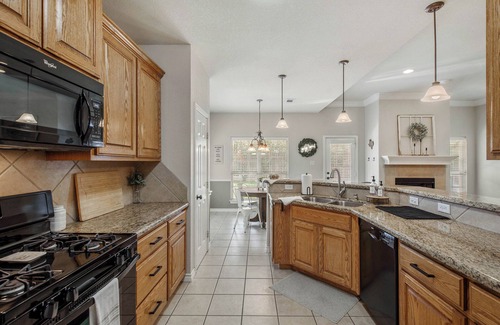 Wellborn House | Cozy Back Porch & 🔥Fire Pit, Full Kitchen, Near A&M❤️