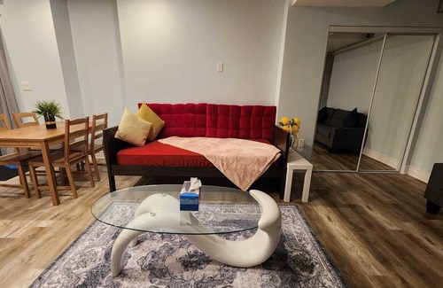 Churchill Meadows House | Cozy Basement Apartment in Churchill Meadows