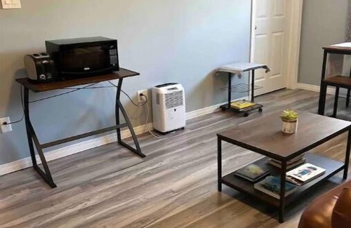 Paradise House | Cozy basement apartment suite, beautiful Paradise!