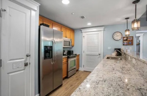 Baytowne Wharf Condo | Cozy Bayside Retreat at Lasata, Steps from Baytowne Wharf 3 bed 3 full bath!