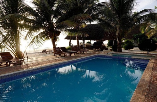 Uroa Villa | Cozy Beach Front villa with pool in Uroa