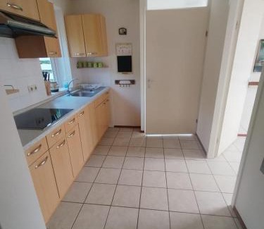 Kamperland House | Cozy Beach House Beautiful Water View, WiFi & Parking