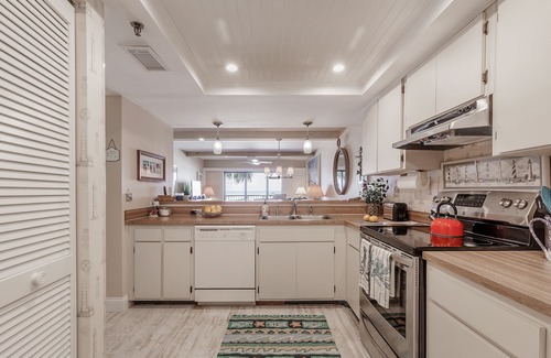 Redington Shores Condo | COZY BEACHFRONT CONDO