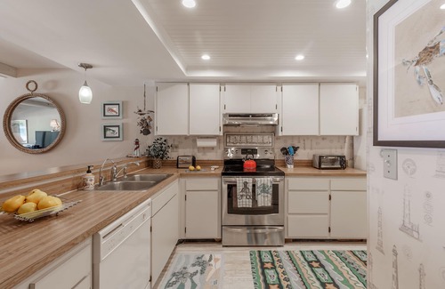 Redington Shores Condo | COZY BEACHFRONT CONDO