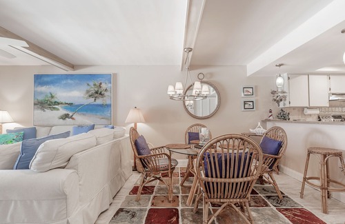 Redington Shores Condo | COZY BEACHFRONT CONDO
