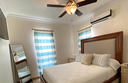 Cockburn Town Villa | Cozy Beachfront Villa Perfect for 2