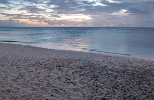Cockburn Town Villa | Cozy Beachfront Villa Perfect for 2