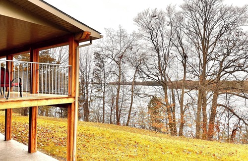 Greater Napanee House | Cozy Bungalow Nestled atop North Shore Hay Bay, Napanee