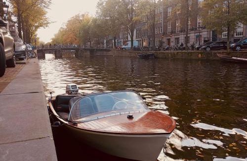 Amsterdam North Boat Rental | Cozy Bunk Beds in Unique Floating Hostel