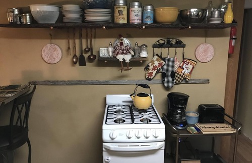 Seven Springs Cabin | Cozy Cabin 1 mile from 7 Springs. Central heat and a/c.