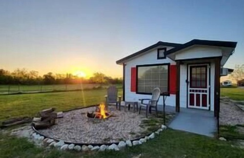 Waco House | Cozy Cabin 5 min from Waco, 10 from Baylor, 15 from Silos