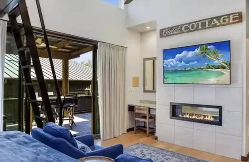 Spicewood Cabin | Cozy cabin by the lake with amazing amenities and resort pool!