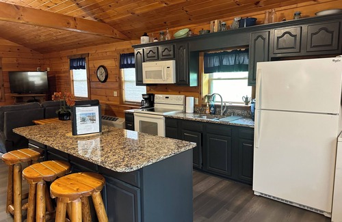 Springfield Cabin | Cozy Cabin center of Bourbon Trail, Near Bardstown, beautiful country views